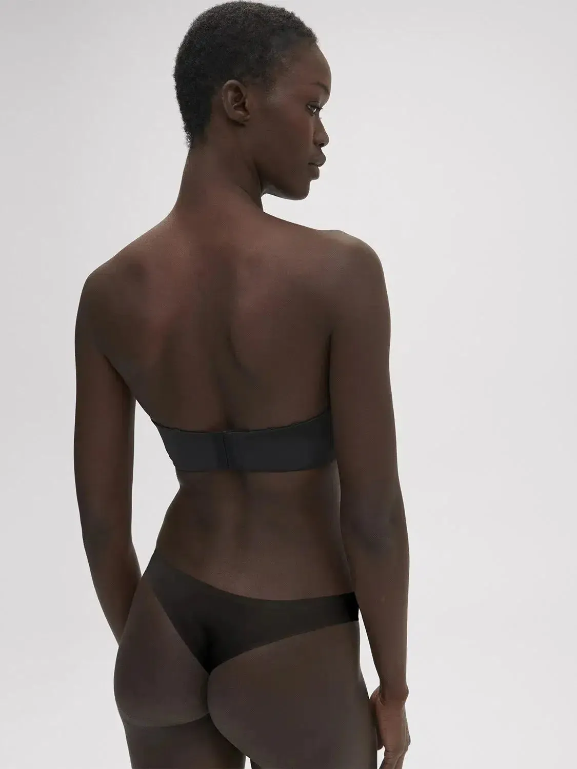 Black Essential Strapless Bra.